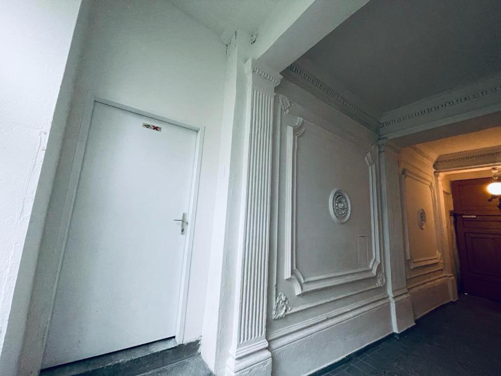Colloseum Apartment *